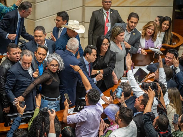 Celebración anticipada de Petro a una victoria judicial que no existió: juez no ordenó votar la Consulta Popular