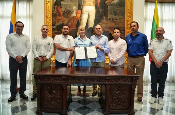 Gobernador de Santander acompañó firma de la Reforma al Fontep