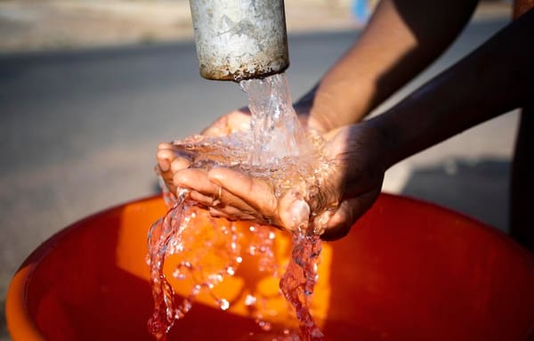 Alcaldías y gobernaciones estarán obligadas a garantizar suministro de agua sin importar las distancias