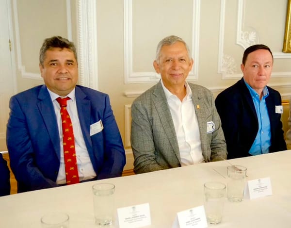 Rector UIS participa en reunión con el presidente Petro sobre inversión en universidades públicas