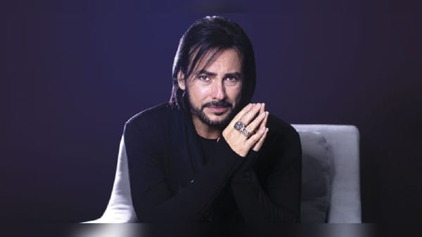 Beto Cuevas revive el espíritu de La Ley con su gira acústica en Colombia