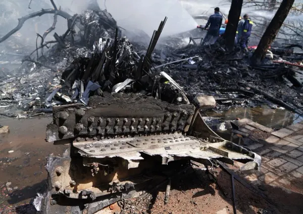Solamente hubo un sobreviviente en avión que llevaba 242 personas