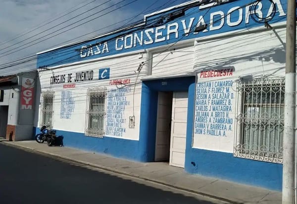 Graves daños en la sede del partido conservador
