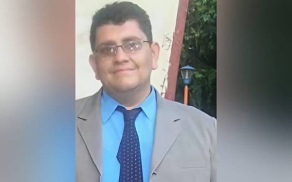 Asesinos lo aseguraron con siete balazos dentro de una piscina