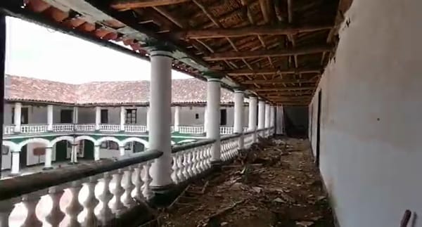 Histórico colegio de Santander está al borde del colapso