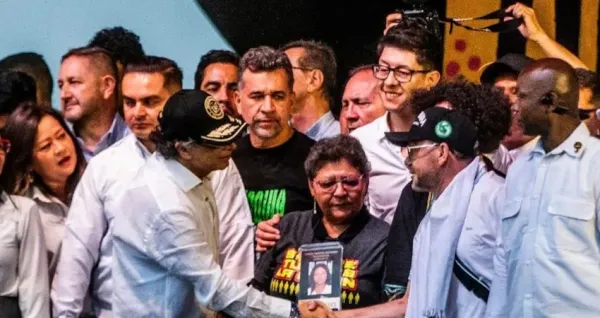 PETRO reunido en Antioquia con los peores criminales de Colombia