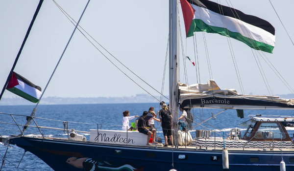 Deportan a 12 activistas tras intentar romper bloqueo marítimo a Gaza