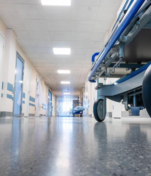 Escándalo sacude millonarias obras de salud en Santander