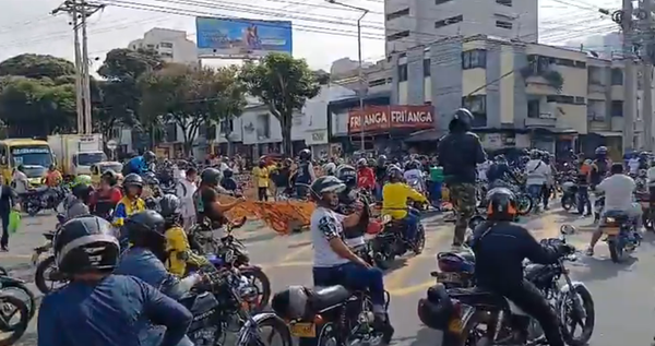 Motociclistas protestaron en Bucaramanga contra la restricción al parrillero hombre