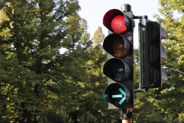 Urge modernizar red de semáforos en Bucaramanga para frenar el caos vial