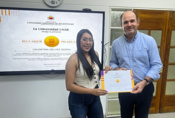 UNAB otorga beca a estudiante que se destacó en pruebas Saber 11