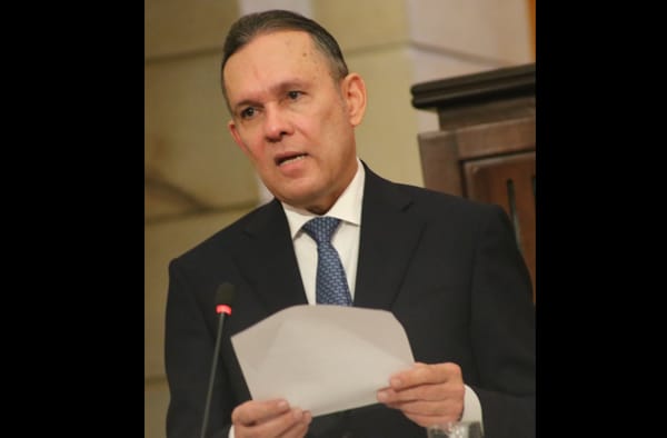 Efraín Cepeda cierra legislatura destacando el papel del Congreso como pilar de la democracia