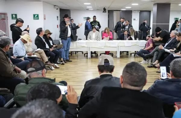 Avanza mesa de concertación entre Gobierno y arroceros en paro en Colombia
