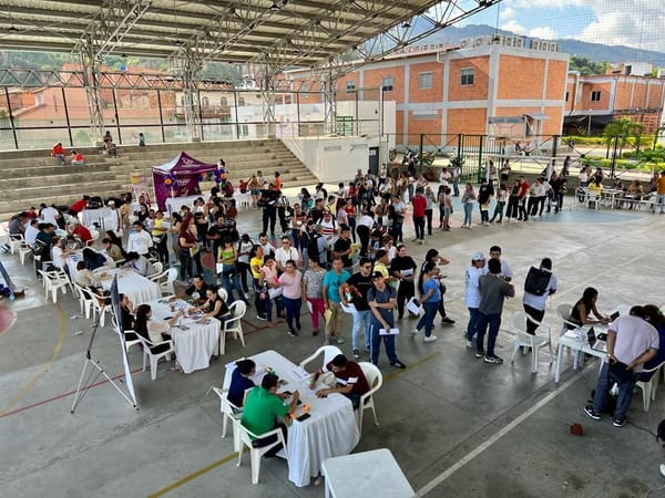 Excelente respuesta en la Primera Feria de Empleo para Gironeses