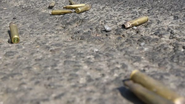 Balacera y masacrados tres jóvenes al interior de un hotel