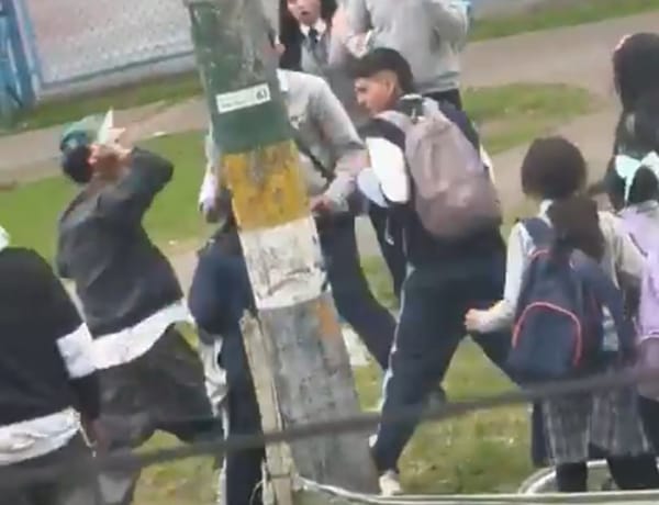Estudiante fue herido de gravedad con y tres puñadas  al salir de su colegio