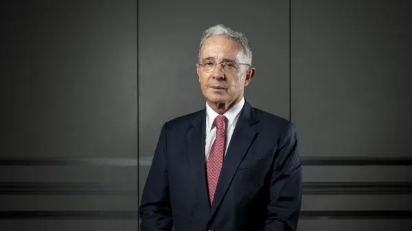 Expresidente Álvaro Uribe denunció persecución política