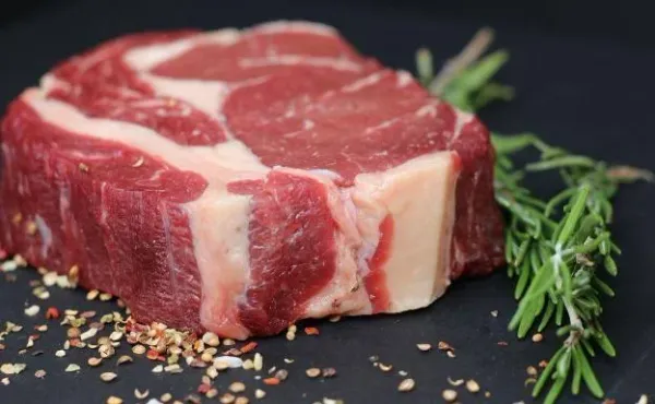 ¿Debo preocuparme por comer carne roja? Esto dicen los expertos sobre el cáncer y la dieta
