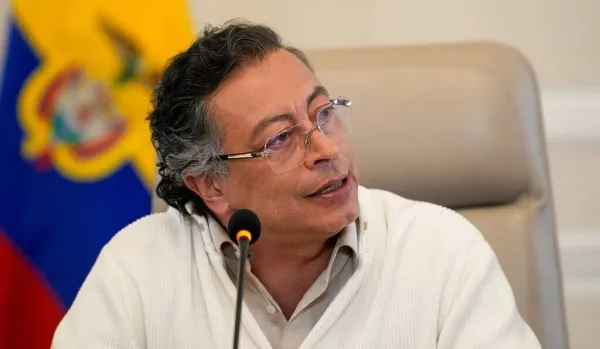 Pactan aumento de sueldos por 4 años para el magisterio