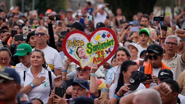 Petro anunció desde Bucaramanga una subida gigante del salario mínimo para el 2026