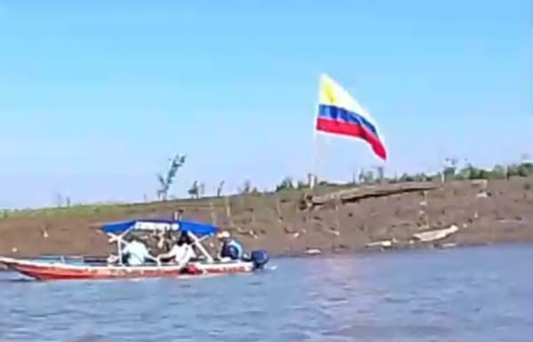 Aparece bandera de Colombia en la isla Santa Rosa del PERÚ
