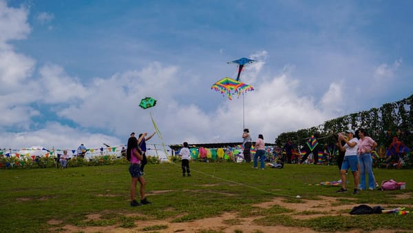 El deleite de volar cometa para chicos y grandes en Floridablanca