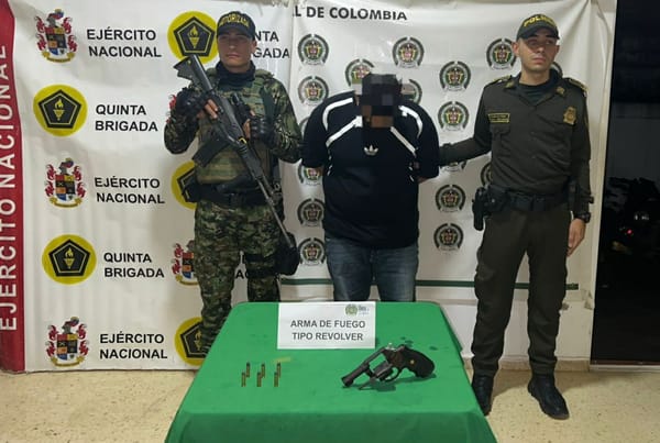 Fue detenido hombre que llevaba un revólver en Santander