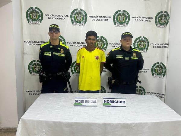 Le pidieron papeles y tenía orden de captura por homicidio