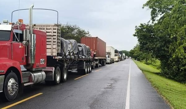 Comunidades Bloquean Vía en Magdalena Medio por Presunta Adjudicación de Tierras a Ex-Farc