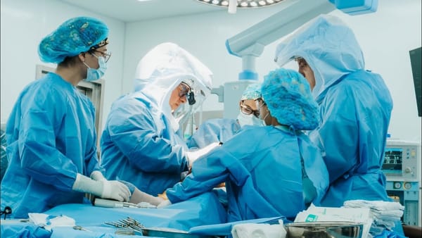 Cirugía robótica de rodilla marca un hito médico en Santander