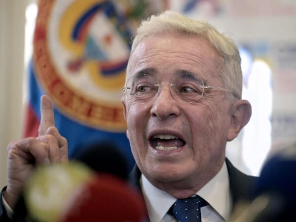 Álvaro Uribe confirma su regreso al Senado en 2026