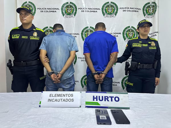 Ladrones iban por las cadenas de oro de un ciudadano y terminaron con las esposas de acero de la  Policía