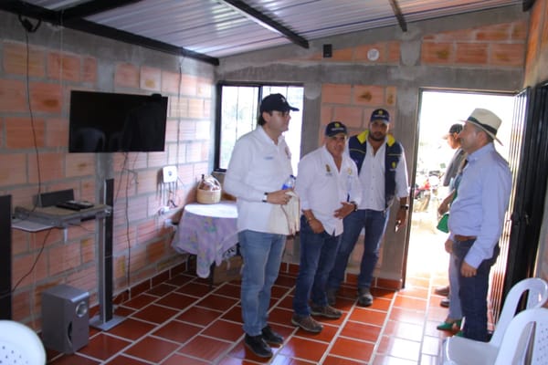 Treinta familias de Agudas beneficiadas con vivienda nueva entregada por la Gobernación de Santander