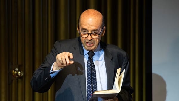 Álvaro Leyva considera que  Petro debe retirarse del cargo