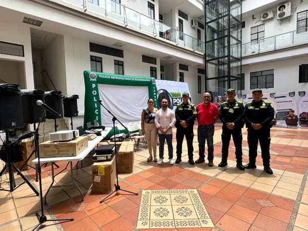 Dotación por $100 millones a la Policía Nacional en Bucaramanga