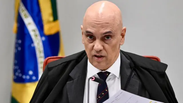 Juez Alexandre de Moraes acusa a Bolsonaro de intentar instaurar una dictadura en Brasil