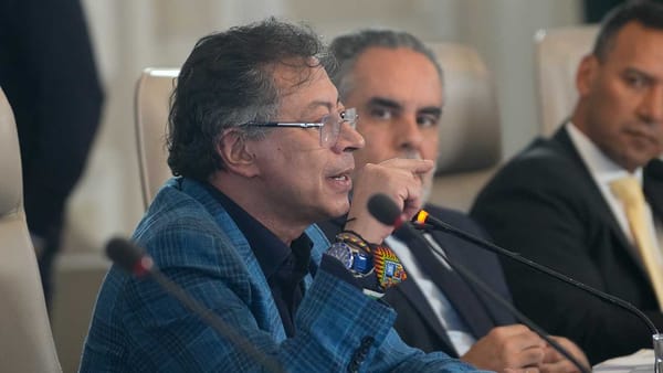 Con una marcha, Petro pide a los colombianos que lo respalden en medio de la dura confrontación que sostiene con Trump