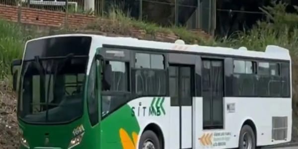 ¿Qué pasó con los buses alquilados por Metrolínea y que  aún no entran en servicio?