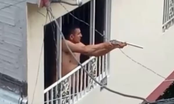 Capturado hombre por escándalo público y amenazar a la comunidad con una escopeta