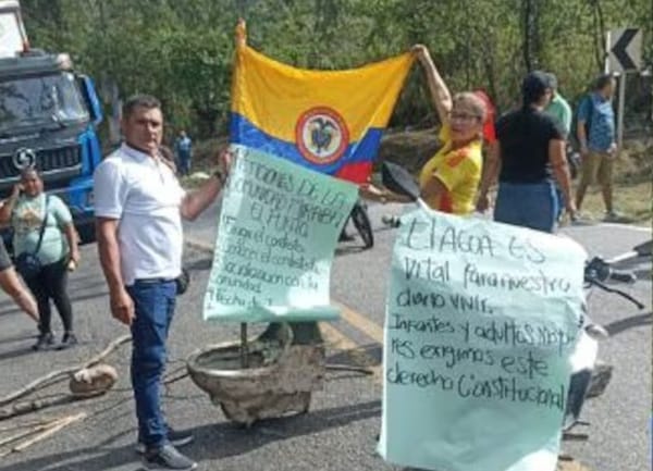 Bloqueada vía a Bucaramanga por falta de agua en Rionegro
