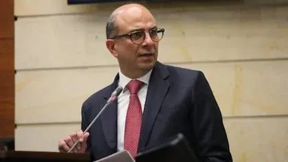 Carlos Camargo llegó a la Corte Constitucional en medio de polémicas y demandas