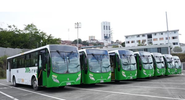 Llegó la primera tanda de buses para Metrolínea 2. ...