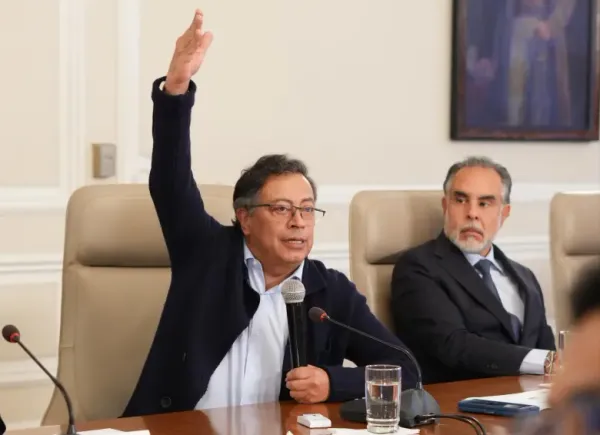 Petro echó del cargo a un funcionario durante el Consejo de MINISTROS