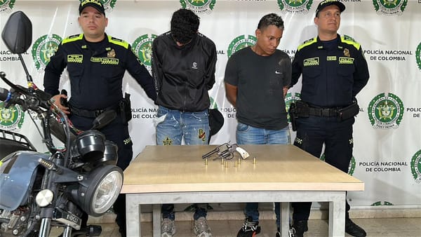 Capturados dos hombres mientras intimidaban con arma de fuego a ciudadanos en Bucaramanga