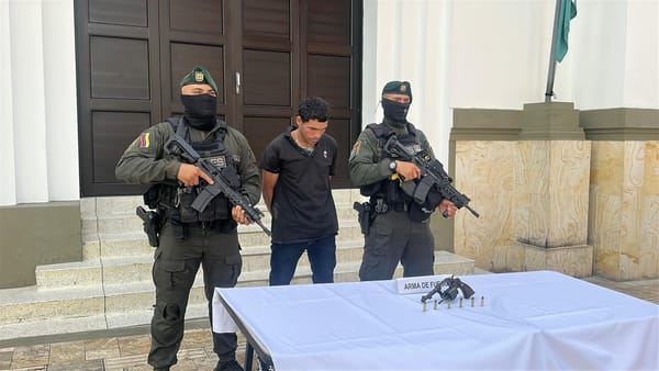 Cogen a "Miliciano" un Revólver en Villa Esperanza, Floridablanca