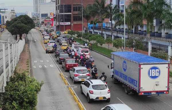 Peatón es arrollado por taxi en el sector de la Isla, Bucaramanga