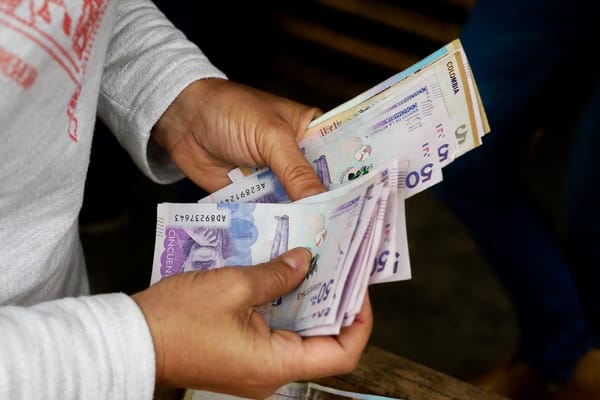Cae mujer que engañaba a comerciantes con dinero falso en el Socorro