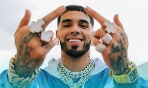 Anuel AA, demandado en EE. UU. por presunta agresión en Universal Orlando Resort