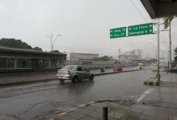 Fuerte aguacero matutino genera múltiples accidentes en Bucaramanga