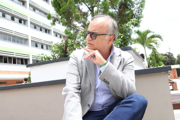 Gratitud y homenaje al doctor Efrén David Montes Vera